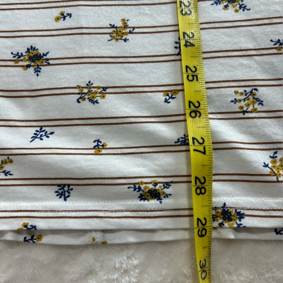 Duluth Trading Co Cream Short Sleeve Tee Blue/Gold Floral Brown Stripe Pattern - Picture 7 of 11